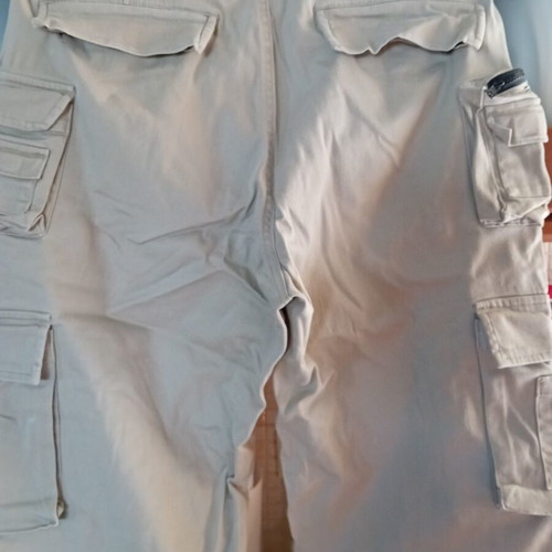 Timberland men's beige pants with 6 front and 2 back zip pockets, size 34