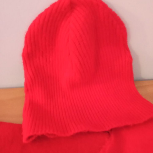 Set of 2 red scarves and red beanie like new (3 pieces)