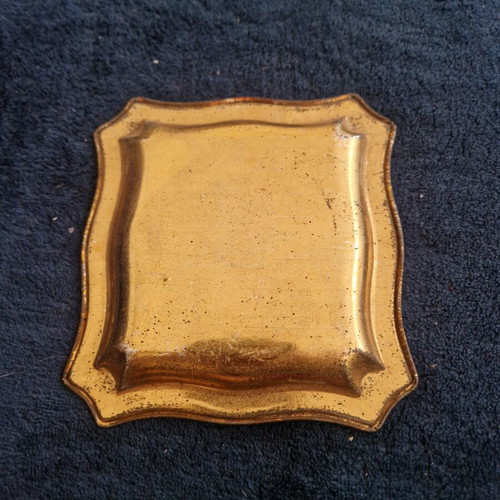 Vintage decorative metal ashtray with lithography design