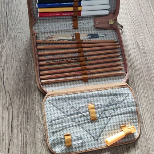 Beige pencil case, complete