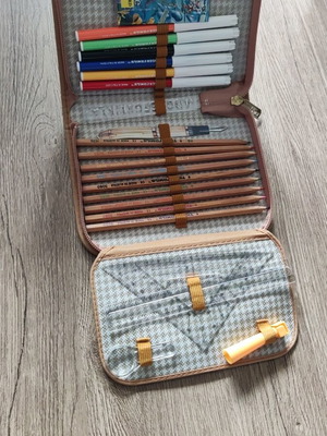Beige pencil case, complete