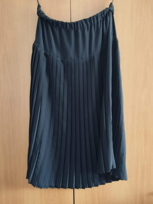 Black pleated midi skirt like new with elastic waist
