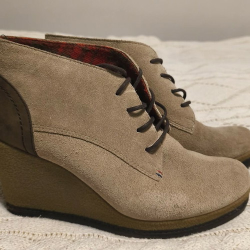 Tommy Hilfiger wedge boots like new, size 41, beige