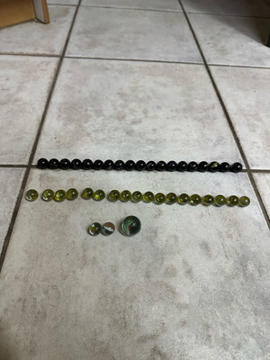Collectible balls (40 pieces)