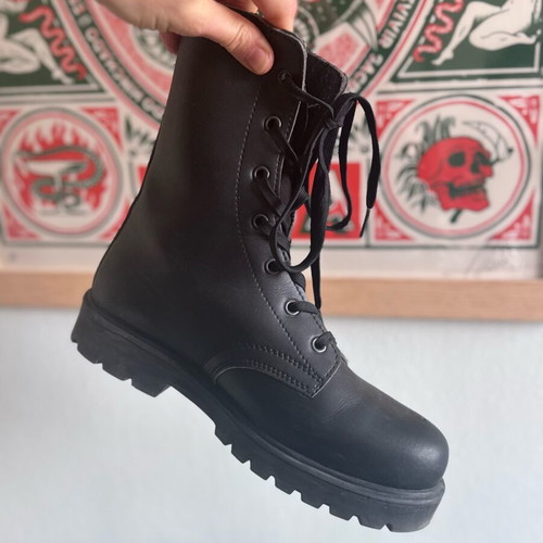 Duetto leather unisex boots size 38 like new, black
