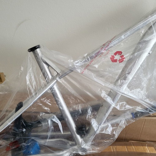 Mountain bike frame 29 Large like new with Rockshox air suspension and Shimano wheels