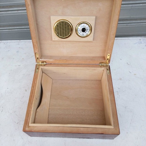Cigar humidifier case like new 22x25x11 cm