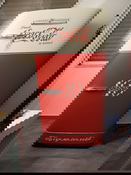ВИНТИДЖ ХЛАДИЛНИК COCA COLA