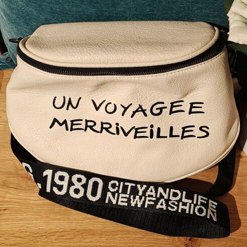 Beige crossbody bag like new