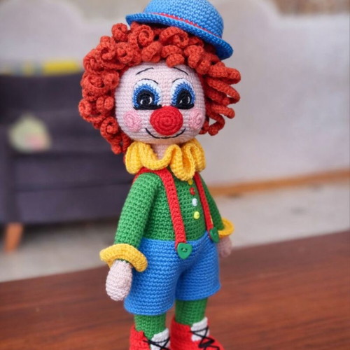 Knitted clown new