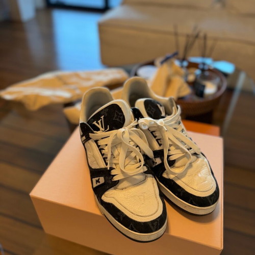 LV Trainer Sneakers like new, size 45, black and white