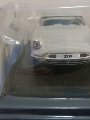 Unforgettable Cars Citroen DS 19 1957 1:43 model new with magazine