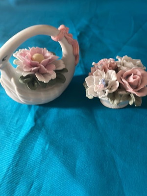 Decorative flower figurines set of 2 new