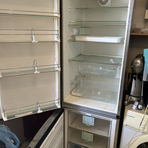 Liebherr refrigerator used with replaced motor and thermostat issue