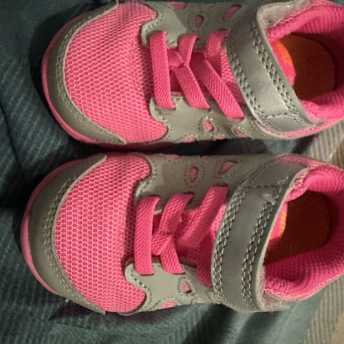 Nike sneakers baby size 22 like new