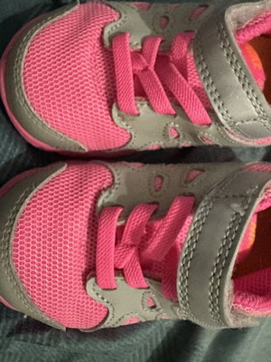 Nike sneakers baby size 22 like new