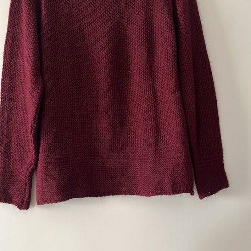 No M blouse like new, very soft, burgundy