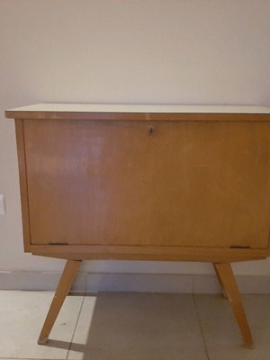 Vintage έπιπλο μπαρ μεταχειρισμένο, διαστάσεις 80x40x77, χωρίς κλειδί