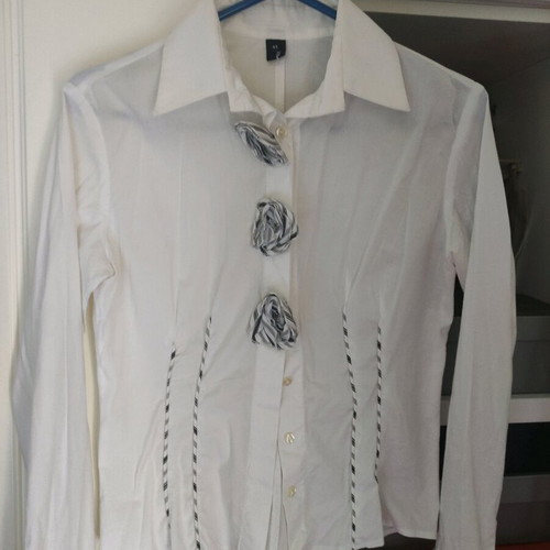 Forel white shirt with grey flowers like new