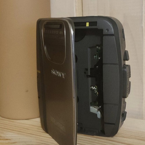 Sony Walkman WM-FX323 portable cassette player used