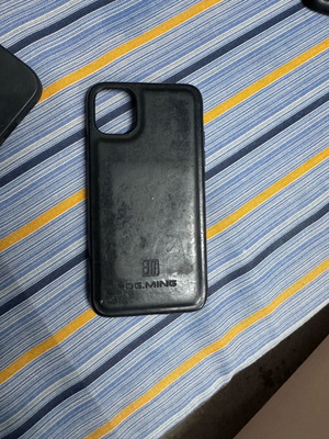 iPhone 11 magnetic case like new