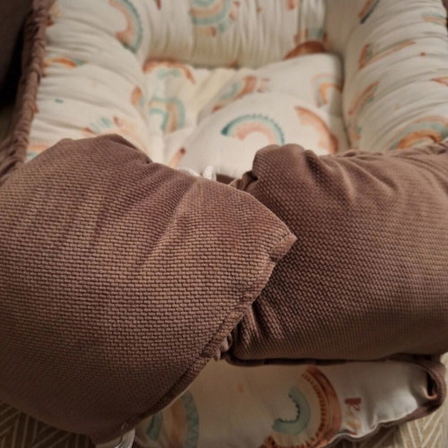 Baby nest like new with wedge inserts for incline
