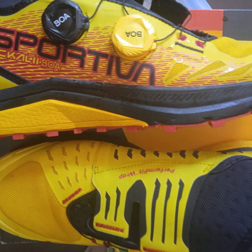 La Sportiva Jackal II BOA mountain running shoes size 44, like new, yellow