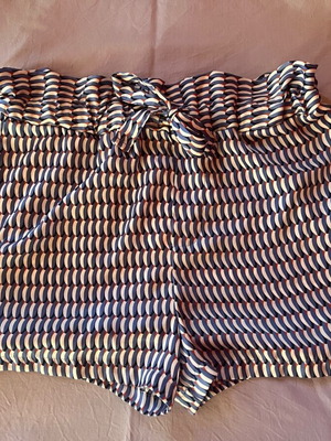 Fabric shorts airy with pockets, size M, like new
