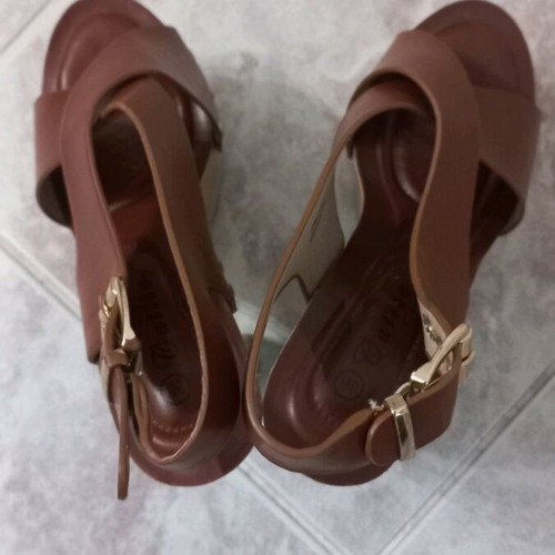 Women's brown sandals size 36 like new