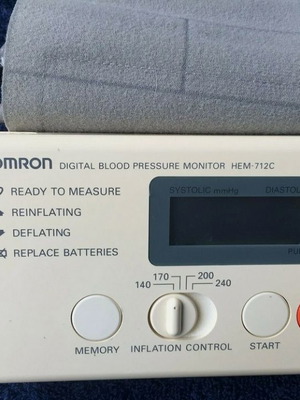 Πιεσόμετρο Omron HEM 712C σαν καινούργιο
