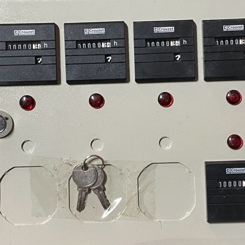 Heating autonomy panel new with 5 hour meters and key