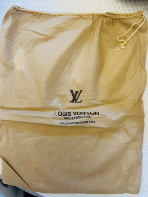 Louis Vuitton pouch like new fabric storage for clothes/shoes