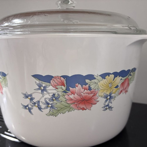 Heat-Resistant Vintage Ceramic Ovenware with Lid