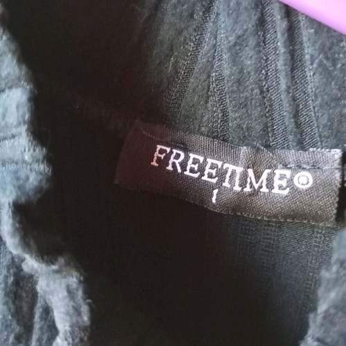 Freestyle blouse black with cut-out shoulder like new
