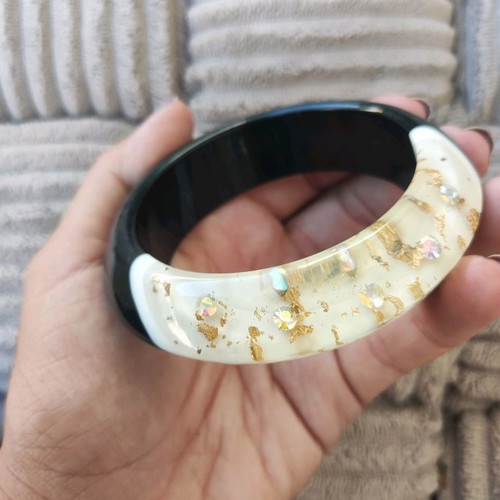 Bracelet new black and white with fixed design and rhinestones