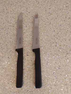 Kitchen knives like new, set of two