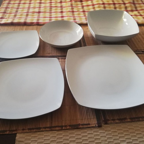 Emfasi modern porcelain dinnerware set with platinum design, 40 pieces