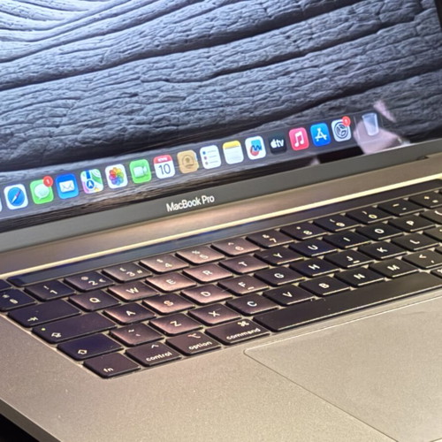 MacBook Pro 16” 2019 1TB Touch Bar like new