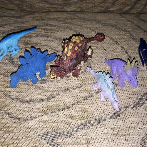 Dinosaur figures used, set of 6 pieces