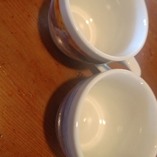 Set of 2 cups with Santorini and sea design like new