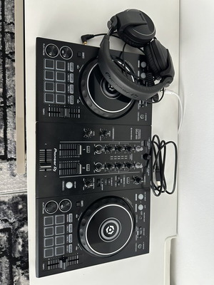 Pioneer DDJ-400 DJ κοντρόλερ με Pioneer ακουστικά σαν καινούργιο