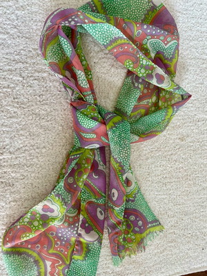 Printed viscose scarf like new, 21cm x 140cm