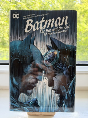 Batman The Bat and the Cat 80 Years of Romance comic like new, English