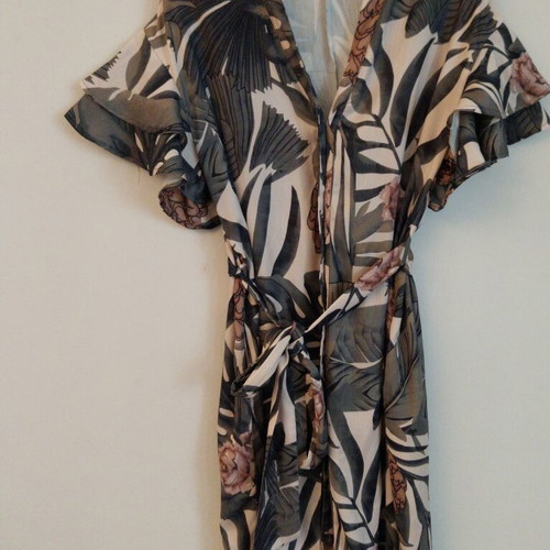 Misskoo women's floral dress M like new, colorful