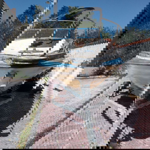 Σκάφος καμπινάτο πολυεστερικό 5.8 μεταχειρισμένο με τρέιλερ