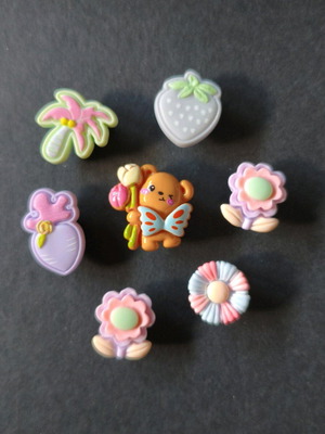 Crocs Charms Cute Bear & Easter Flowers like new, multicolored