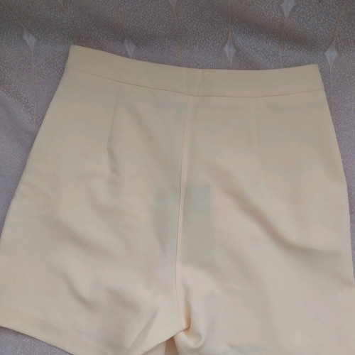 Doretta women's summer shorts new, yellow canary, size M