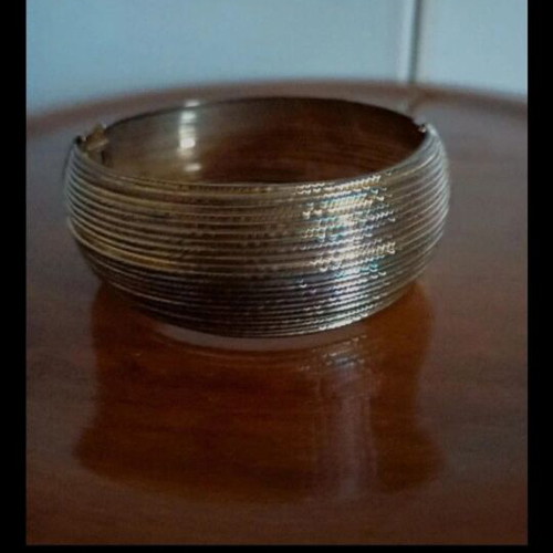 Faux Bijou gold bracelet like new with fixed bone style