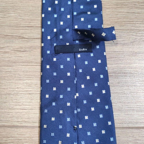 Zara silk tie like new, 100% silk