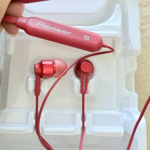 Pioneer C7 wireless headphones